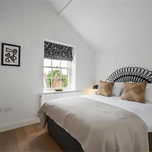  Apartment Marygate - Garden View