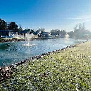  Holiday home Fir Tree With Hot Tub
